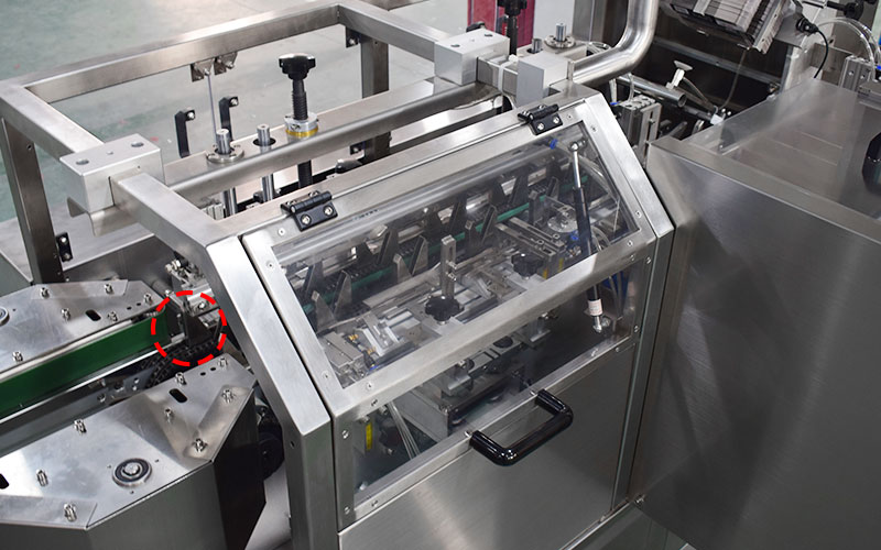 Automatic box packing machine for ball pen 