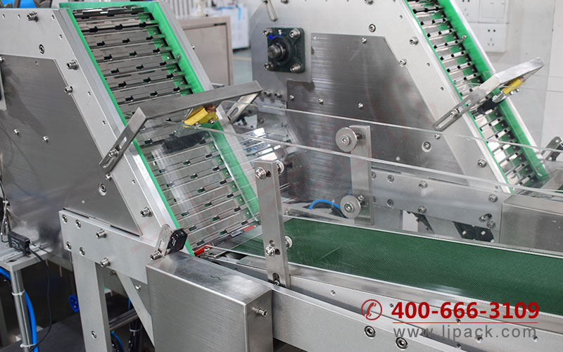 Automatic box packing machine for ball pen